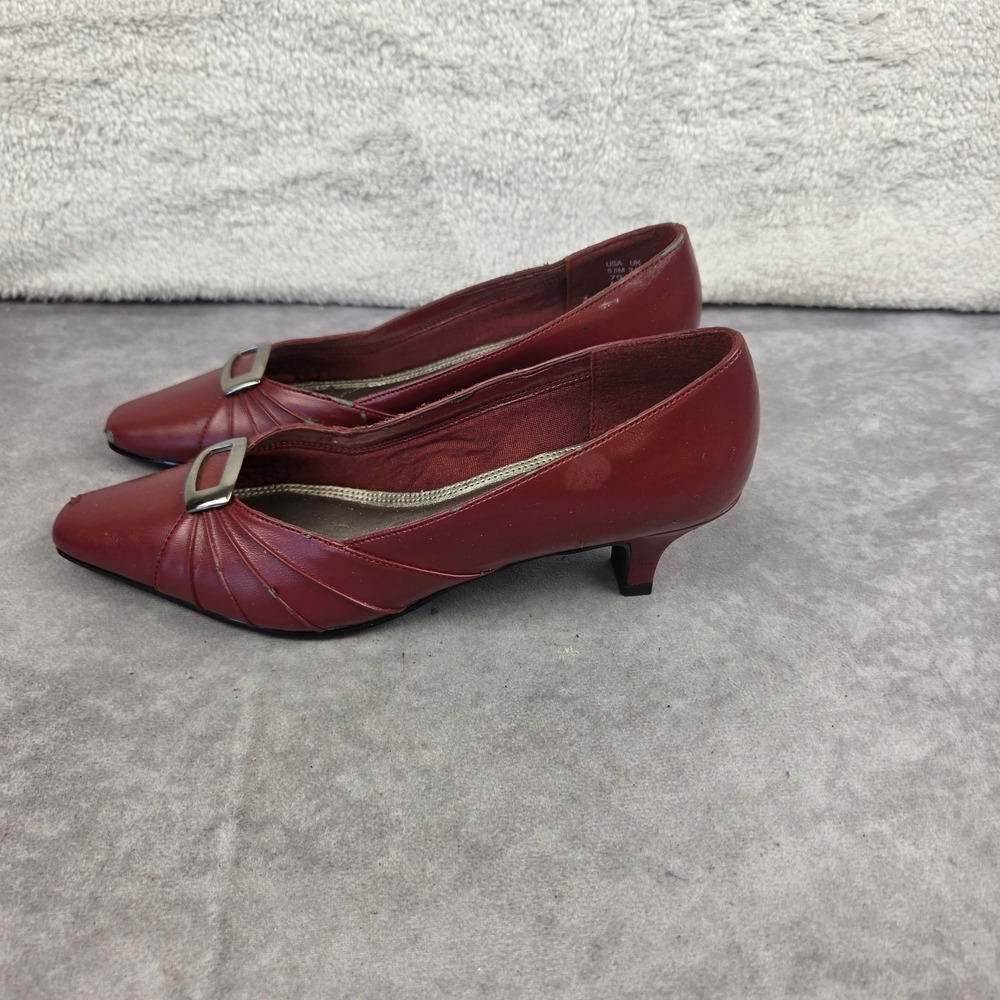Soft Style Hush Puppies Red Buckle Pleated Pointed Toe Kitten Heels 5.5M 79443